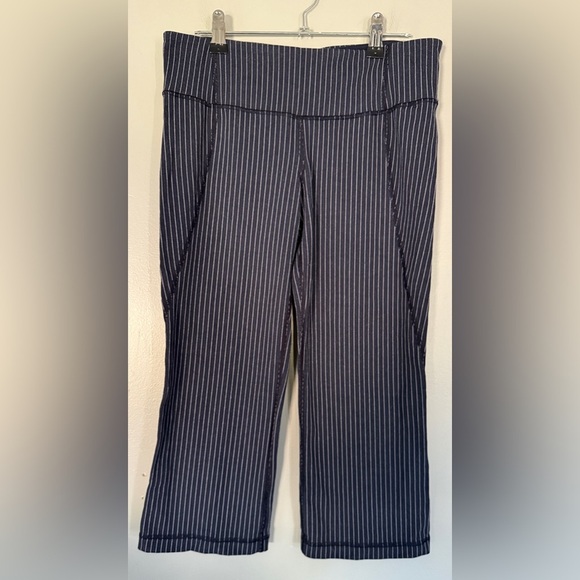 Lululemon Gather & Grow Cropped Pants in Inkwell - Picture 4 of 5